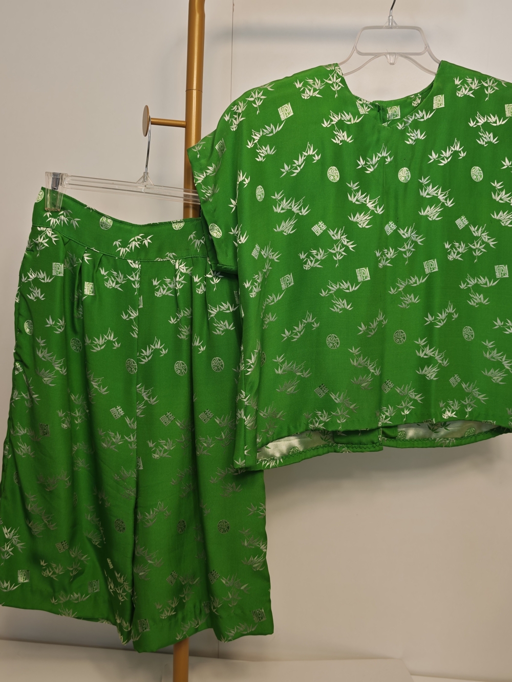 Green Two-Piece Silk-Feel Set White Bamboo Print Top‎ Wide Leg Shorts Womens
